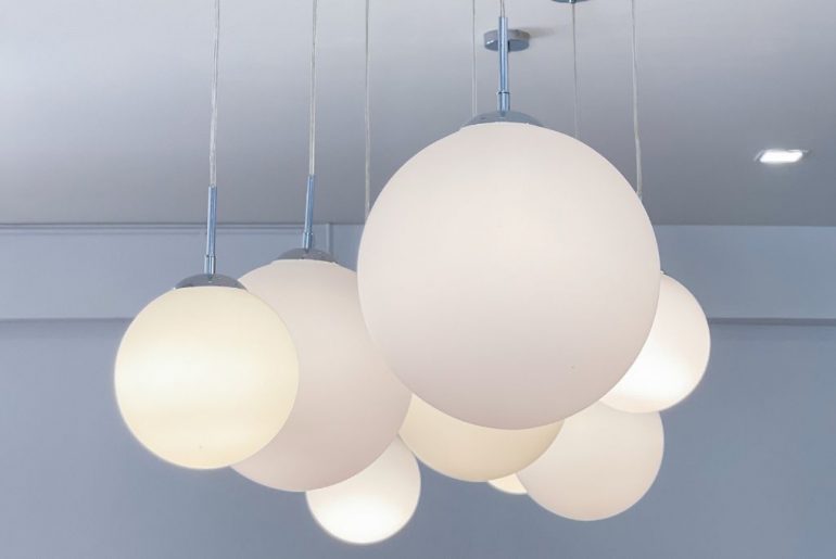 jak zamontować lampy kule