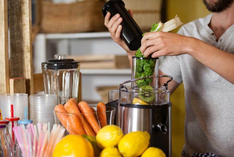 Jak wybrać dobrą wyciskarkę do soków