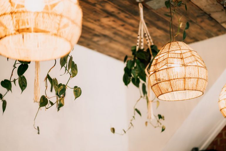 Lampy kule online - jak kupić najlepsze?