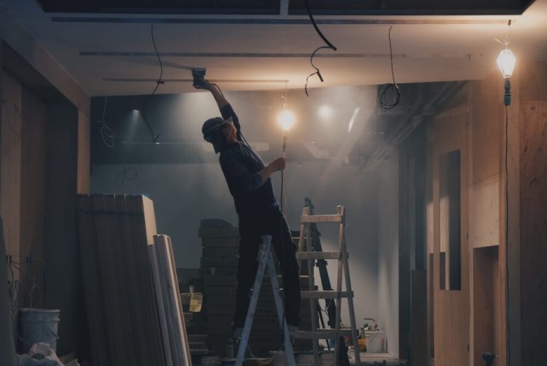 ubrania robocze dla pracowników budowlanych