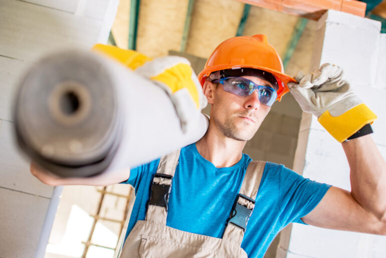 koszulki budowlane z nadrukiem to jedno z ciekawych rozwiązań dla pracowników