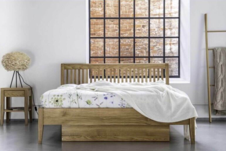 Łóżko drewniane z pojemnikiem